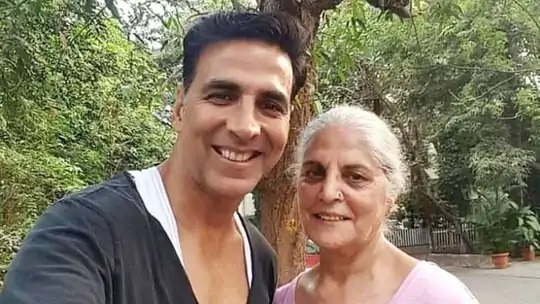 797432-akshaykumar-mom-selfie_1631076182