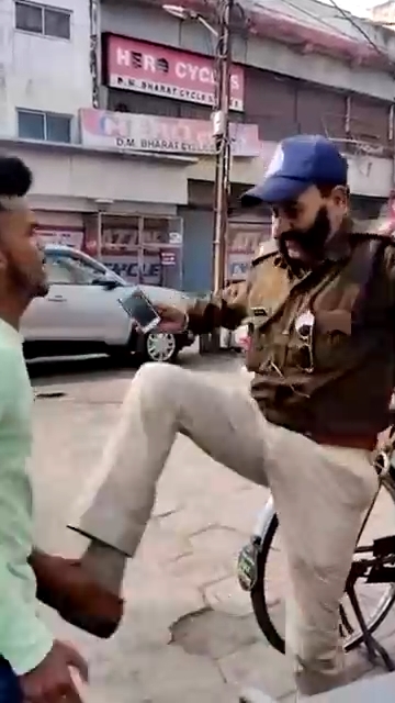 Viral Video -- Indore Police Beat Up Young Man -.mp4_snapshot_00.05.202